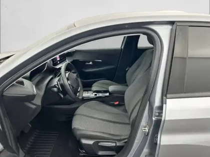 Photo 10 Peugeot 208  Hybrid 110 ch e-DCS6
