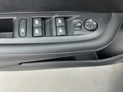 Photo 14 Peugeot 208  Hybrid 110 ch e-DCS6