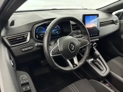 Photo 18 Renault Clio  E-Tech full hybrid 145