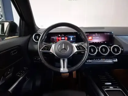Photo 17 Mercedes GLA  200 d 8G-DCT