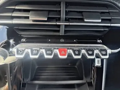 Photo 25 Peugeot 2008  PureTech 100 S&S BVM6