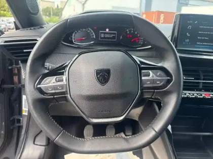 Photo 27 Peugeot 2008  PureTech 100 S&S BVM6