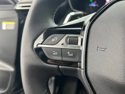 Photo 14 Peugeot 208  Hybrid 110 ch e-DCS6