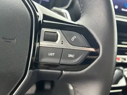 Photo 17 Peugeot 208  Hybrid 110 ch e-DCS6