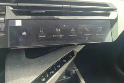 Photo 18 Peugeot 3008  Electrique 210 ch 73 kWh