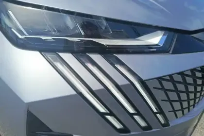 Photo 16 Peugeot 3008  Electrique 210 ch 73 kWh