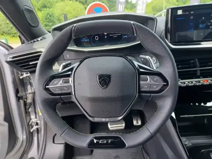 Photo 17 Peugeot 2008  Hybrid 145 e-DCS6