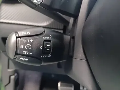 Photo 13 Peugeot 2008  Hybrid 145 e-DCS6