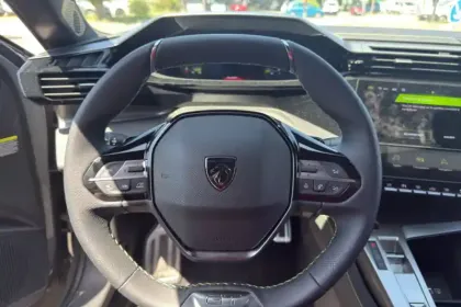 Photo 16 Peugeot 408  Hybrid 145 e-DCS6