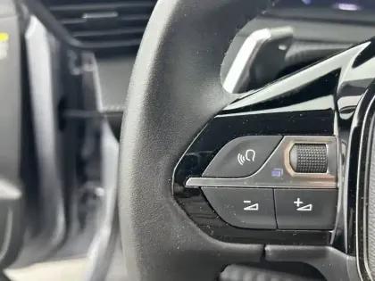 Photo 18 Peugeot 208  Hybrid 100 e-DCS6