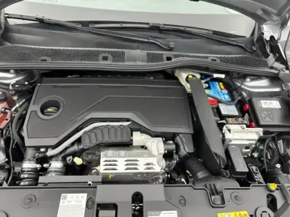 Photo 28 Peugeot 208  Hybrid 100 e-DCS6