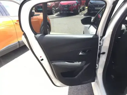 Photo 10 Peugeot 208  PureTech 75 S&S BVM5