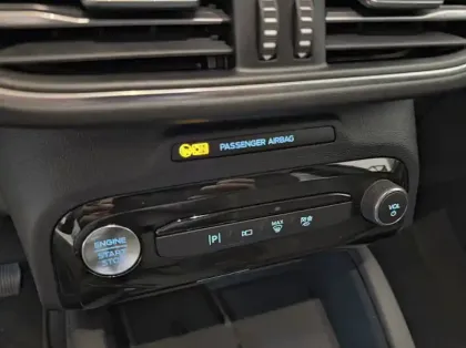 Photo 15 Ford Kuga 2.5 Duratec 180ch Hybrid FlexiFuel Titanium Business Powershift