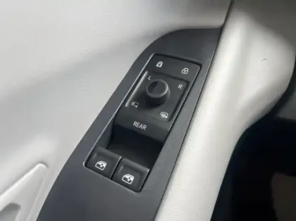 Photo 5 Ford Explorer 170ch Standard Range 52kWh Style RWD