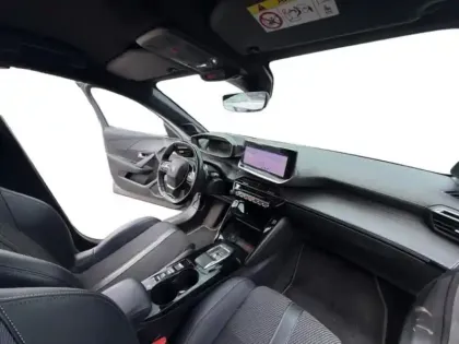 Photo 12 Peugeot 208  1.2 Hybrid 136ch GT e-DCS6