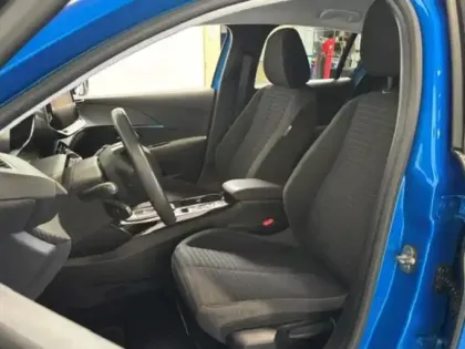 Photo 8 Peugeot 208  e- 136ch Style
