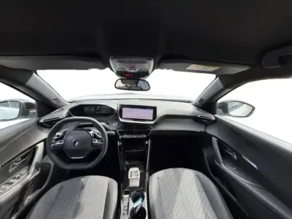 Photo 11 Peugeot 2008  1.2 Hybrid 145ch Allure e-DCS6