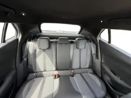Photo 13 Peugeot 2008  1.2 Hybrid 145ch Allure e-DCS6