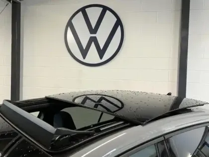 Photo 5 Volkswagen Golf  1.5 eTSI EVO2 150ch R-Line Edition DSG7