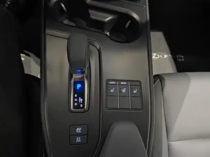 Photo 24 Lexus UX  300h F SPORT Design 2WD MC25