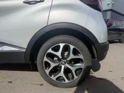 Photo 8 Renault Captur  1.3 TCe 150ch FAP Intens EDC