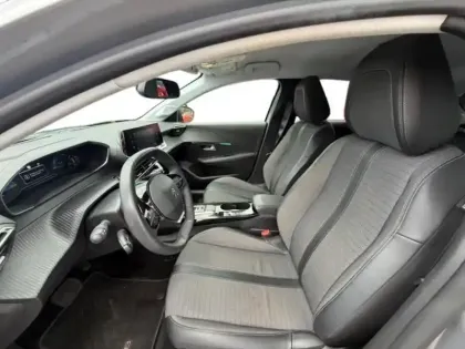 Photo 9 Peugeot 208  e- 136ch Allure