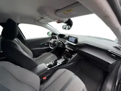 Photo 14 Peugeot 208  e- 136ch Allure