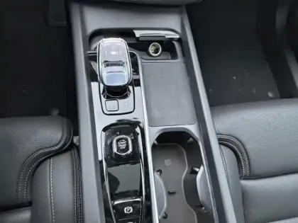 Photo 8 Volvo Xc60  T6 Hybride Rechargeable 350ch Ultra Style Dark Geartronic 8 AWD