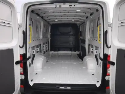 Photo 12 Volkswagen Crafter  Fg 35 L3H3 2.0 TDI 140ch Business Traction BVA8
