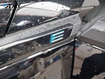 Photo 32 Peugeot 2008  Electrique 54 kWh 156 ch