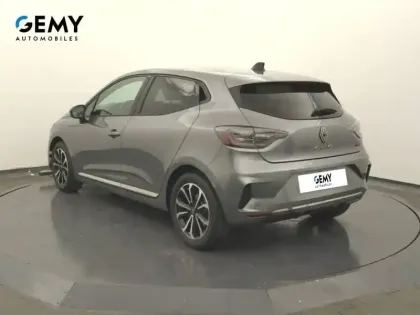 Photo 6 Renault Clio  E-Tech full hybrid 145