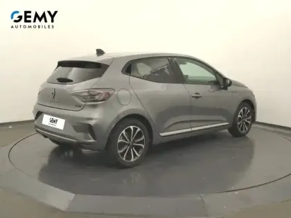 Photo 17 Renault Clio  E-Tech full hybrid 145