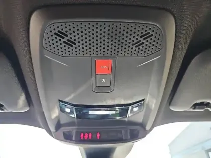 Photo 17 Peugeot 2008  PureTech 130 S&S EAT8