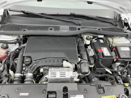 Photo 44 Peugeot 208  PureTech 100 S&S BVM6
