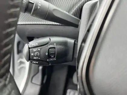 Photo 39 Peugeot 208  PureTech 100 S&S BVM6