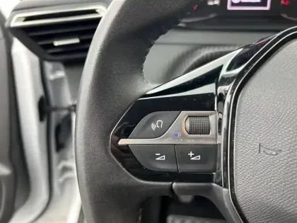 Photo 37 Peugeot 208  PureTech 100 S&S BVM6
