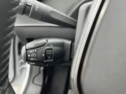 Photo 39 Peugeot 208  PureTech 100 S&S BVM6