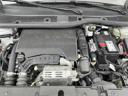 Photo 44 Peugeot 208  PureTech 100 S&S BVM6