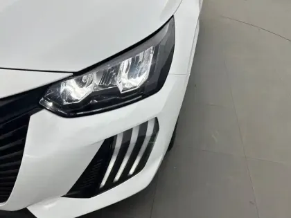 Photo 35 Peugeot 208  PureTech 100 S&S BVM6