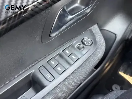 Photo 17 Peugeot 208  Electrique 54 kWh 156ch