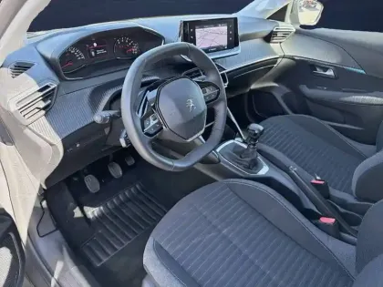 Photo 16 Peugeot 208  PureTech 100 S&S BVM6