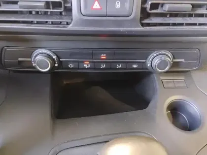 Photo 12 Peugeot Rifter  Standard PureTech 110 S&S BVM6 5pl Style