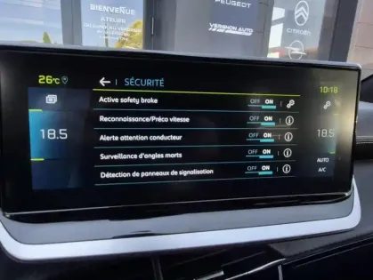 Photo 10 Peugeot 208 II Electrique GT