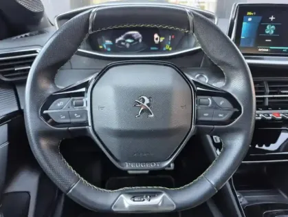 Photo 14 Peugeot 208 II Electrique GT