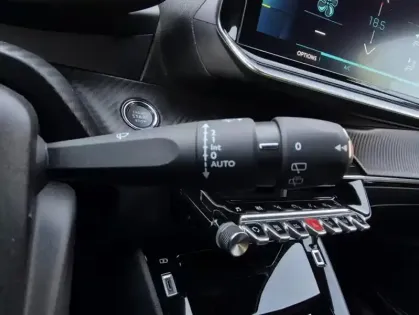 Photo 15 Peugeot 208 II Electrique GT