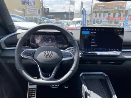 Photo 11 Volkswagen T-roc  1.5 eTSI 150ch R-Line DSG7