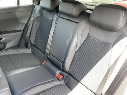 Photo 13 Volkswagen T-roc  1.5 eTSI 150ch R-Line DSG7