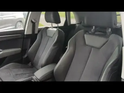 Photo 8 Audi Q3  35 TFSI 150ch Avus S tronic 7