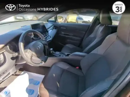Photo 10 Toyota C-HR  122h Distinctive 2WD E-CVT RC18
