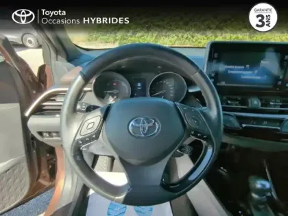 Photo 8 Toyota C-HR  122h Distinctive 2WD E-CVT RC18